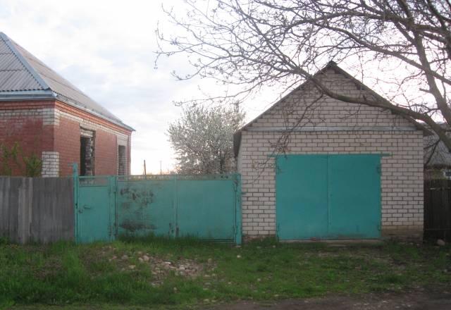 Дом с летним домиком, горажом,  участком Москва