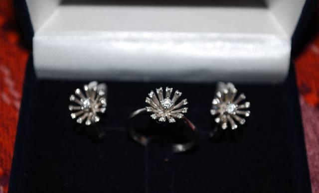 Набор из белого золота с бриллиантами Москва