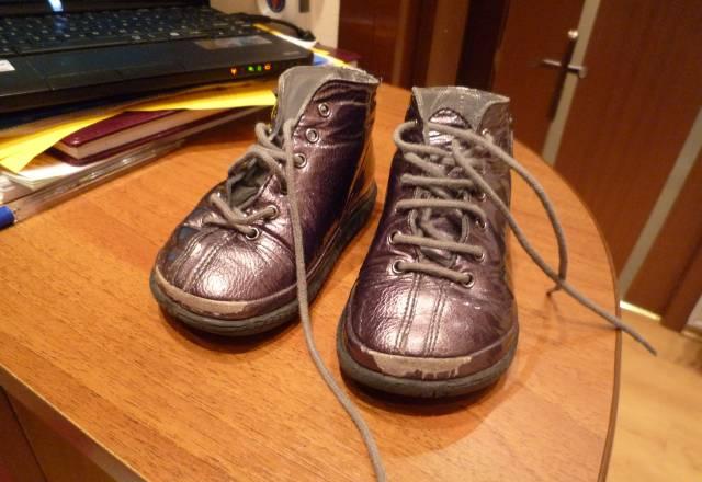 Ботинки черные  и серые лаковые Москва