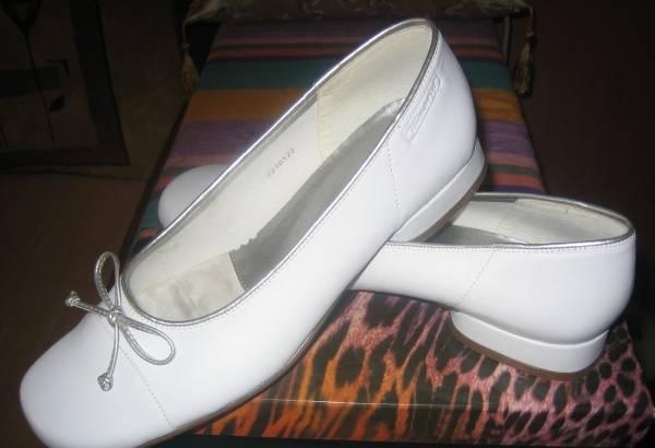 Туфли-балетки белого цвета.Размер 39-40 Пермь