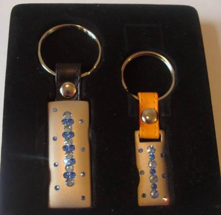 Металлические брельки с стрвзоми swarovski Санкт-Петербург
