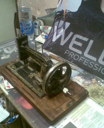 Старовинная швейная машинка Москва