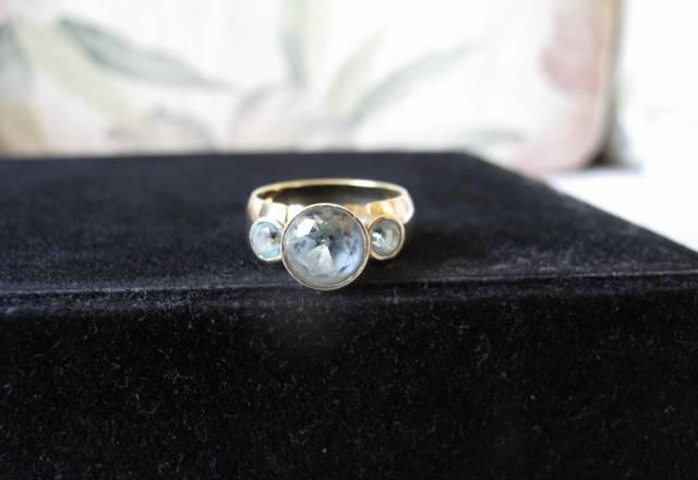 Кольцо золотое с топазами Москва