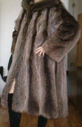 Шуба 44-46 р-р, мех - енот Санкт-Петербург