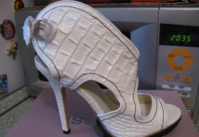 Кожаные босоножки Москва