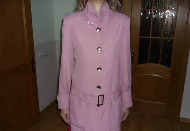 Плащ розовый Москва