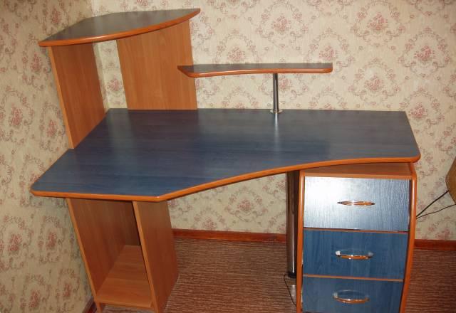 Стол компьютерный с тумбой на колёсиках Санкт-Петербург