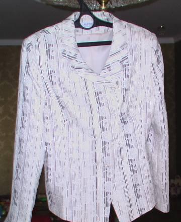 Распродаю красивые костюмы на 48-50 Москва