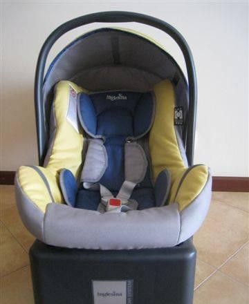 Автокресло Inglesina Huggy (0-13 кг)  с базой Москва