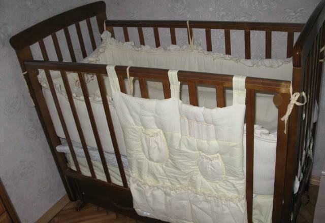 Кроватка с маятником, матрац "Эко", бортики Москва