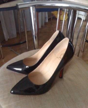 Туфли Christian Louboutin лакированная кожа Москва