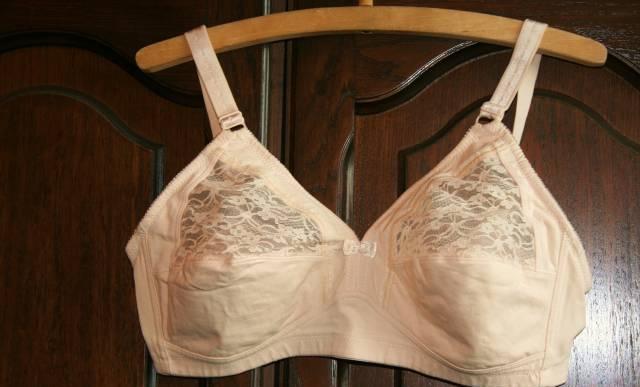 2 нов х/б бюстгальтера 90/95D Франц и 95D Англия Санкт-Петербург