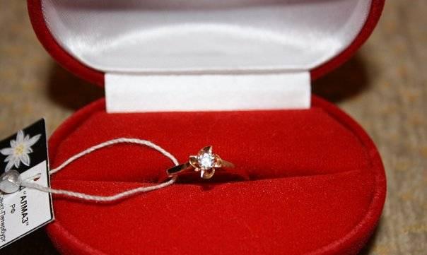 Колечко с бриллиантом Санкт-Петербург