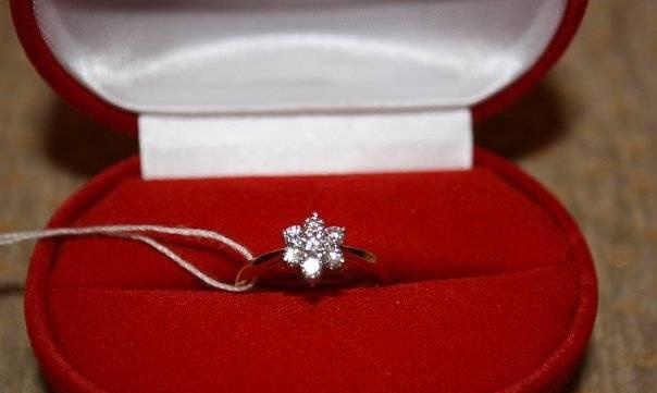 Колечко помолвочное золотое с бриллиантами Санкт-Петербург