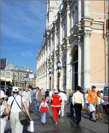 Сдам комнату в 4 ккв одной девушке. На лето Санкт-Петербург