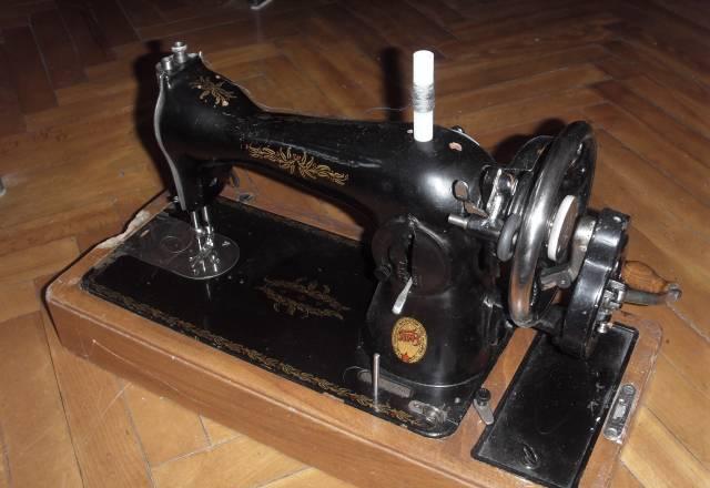 Швейная  машинка 19 века Санкт-Петербург