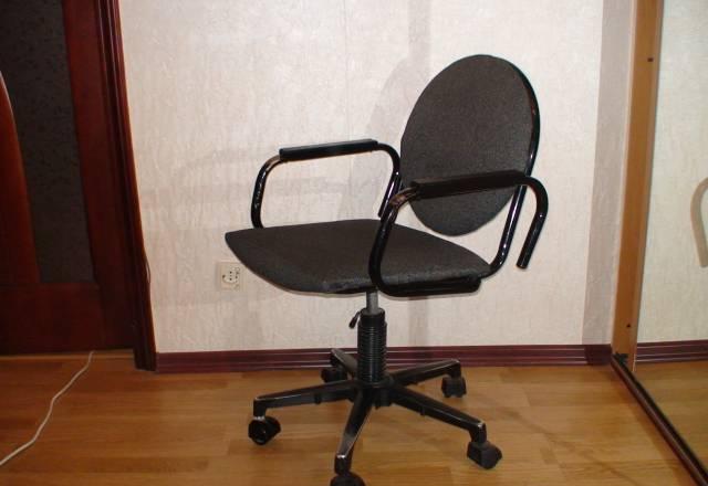 Кресло поворотное для компьютерного столика Москва