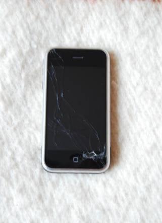 Два iPhone 2G с разбитым стеклом Москва