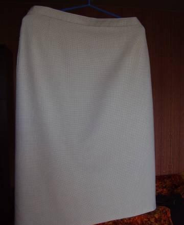 Юбка  светлая новая. Талия 84 см, длина 72 см Москва