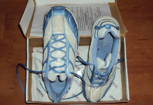 Кроссовки сост.новых б/у пару раз в помещ р39-40 Москва