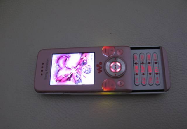 Sony Ericsson W580i Metro Pink Химки