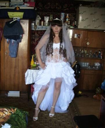 Короткое свадебное платье со шлейфом Москва