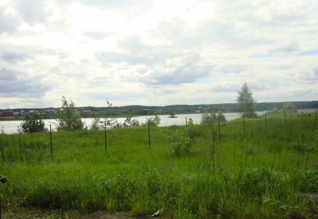 Осташковское ш.,18км, д. Жостово, на берегу озера Москва