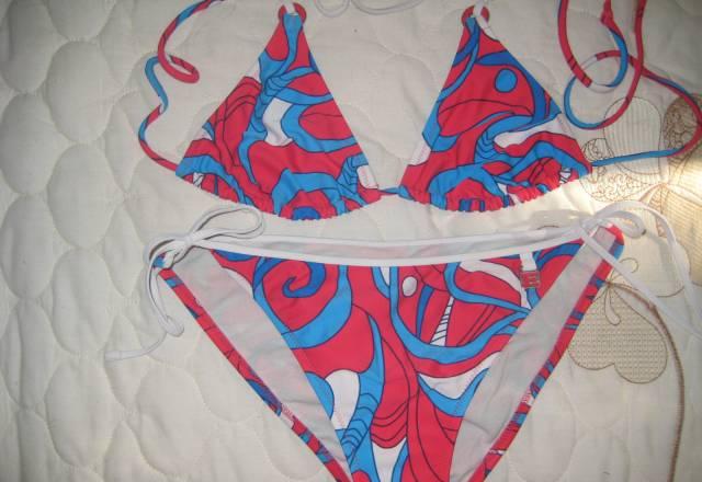 Яркий купальник фирмы Еsprit Москва