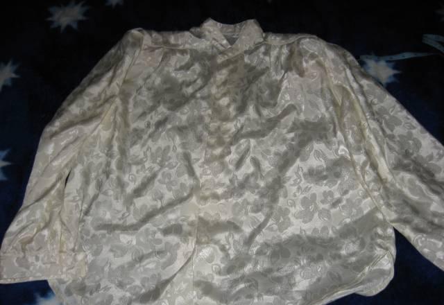 Блузка атласная с цветами 46размер за 350р Москва