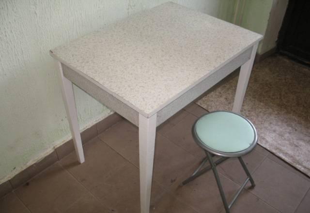 Табурет складной + стол для кухни Москва