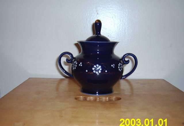 Сахарница фарфоровая тёмно-синего цвета с росписью Санкт-Петербург