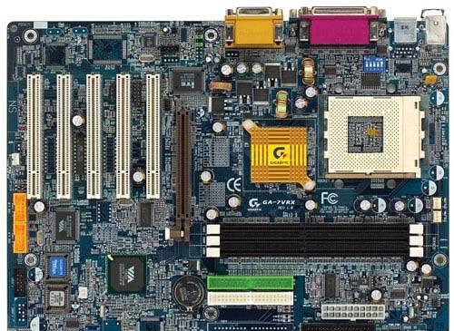 Gigabyte GA-7VRX/Athlon XP 2000+/1Gb DDR400/Radeon Москва