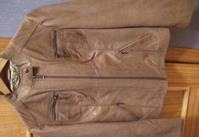 Кожа известный бренд кремовая куртка 44 Москва