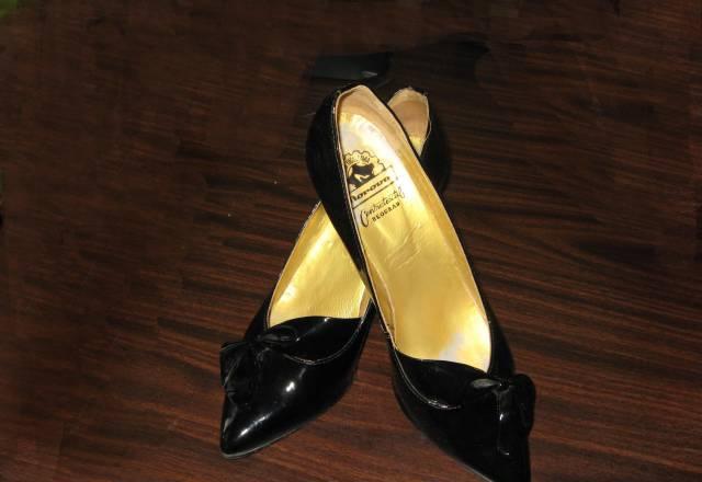 Туфли черные.Лак.Размер  на 37.5-38 Москва