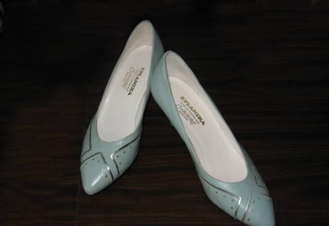 Туфли светлые.  Размер   на 37.5-38 Москва