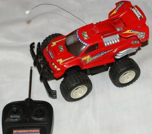 Радиоуправляемая машина с включающимися фарами Москва