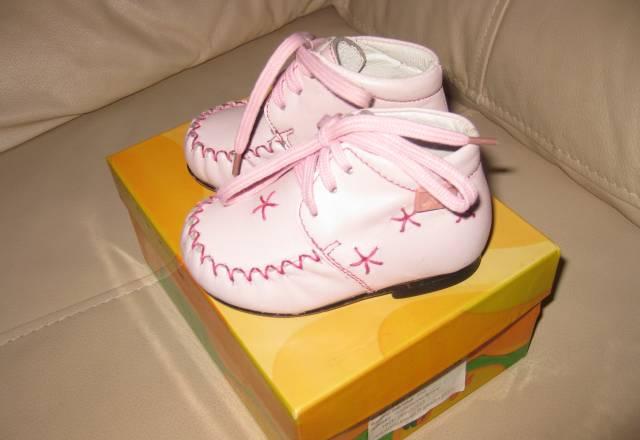 Кожанные ботинки розового цвета 19 р б/у+тапочки Москва