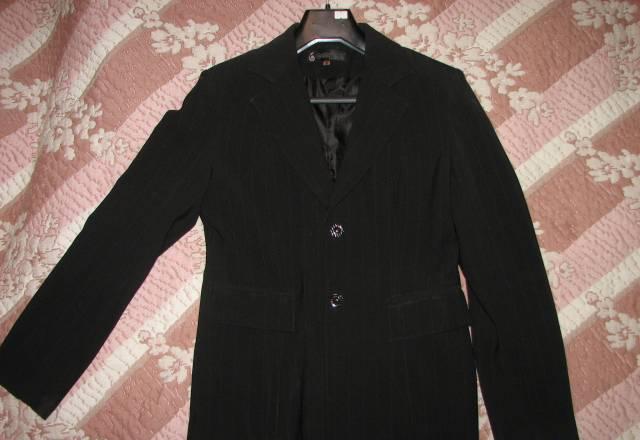 Классический черный костюм в полоску Москва