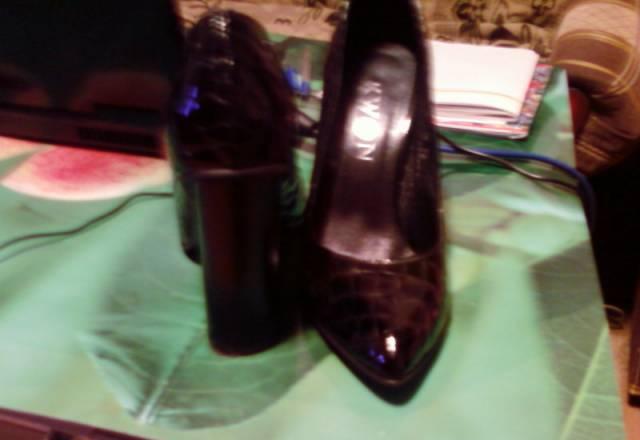 Новые черные лаковые туфли 35р Москва