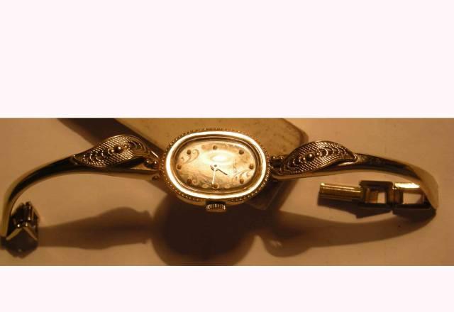 Часы  женские "луч" наручные механич  хх век СССР Москва