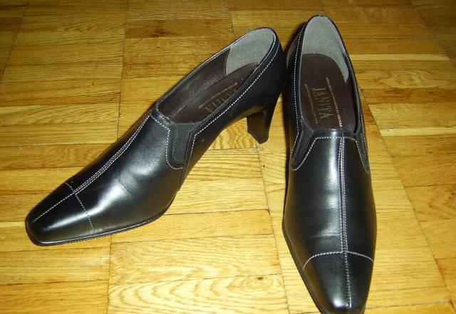 Женские закрытые туфли.р.42 Москва