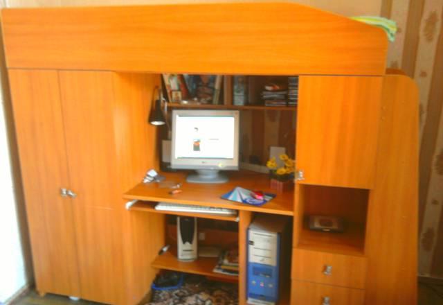 Детская кровать с матрасом + компьютерный стол Санкт-Петербург