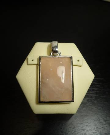 Подвеска с розовым кварцем Санкт-Петербург