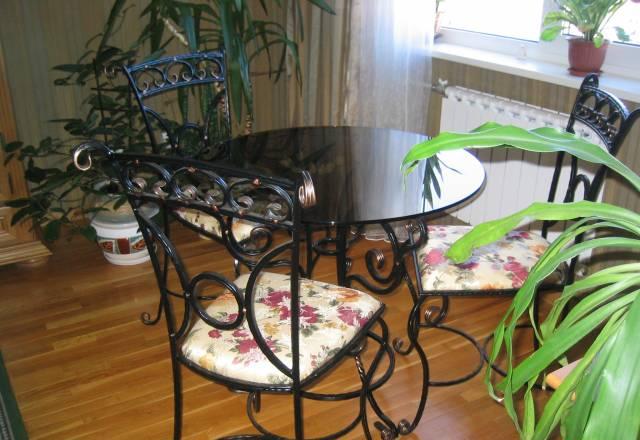 Кованые стол и три стула Санкт-Петербург