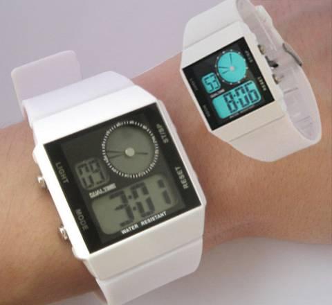 Оригинальные цифро-аналоговые часы Москва