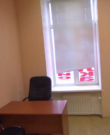 Небольшой офис в центре с офисной мебелью.у метро Санкт-Петербург
