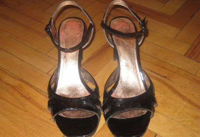 Босоножки черные лакированные, 38 размер Санкт-Петербург