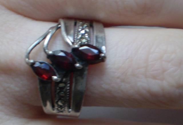 Серебряное кольцо с гранатами Москва