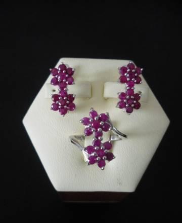 Комплект - серьги и кольцо с рубинами Санкт-Петербург