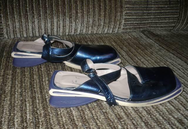 Красивые, лакированные босоножки Санкт-Петербург